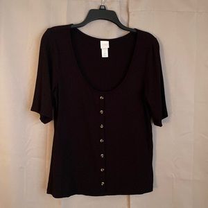 Black shirt with buttoned style look